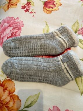Bench Gray Sherpa-Lined Non-Slip Cozy Socks
